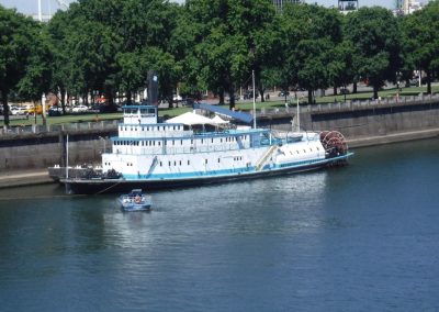 ship on Willamette river